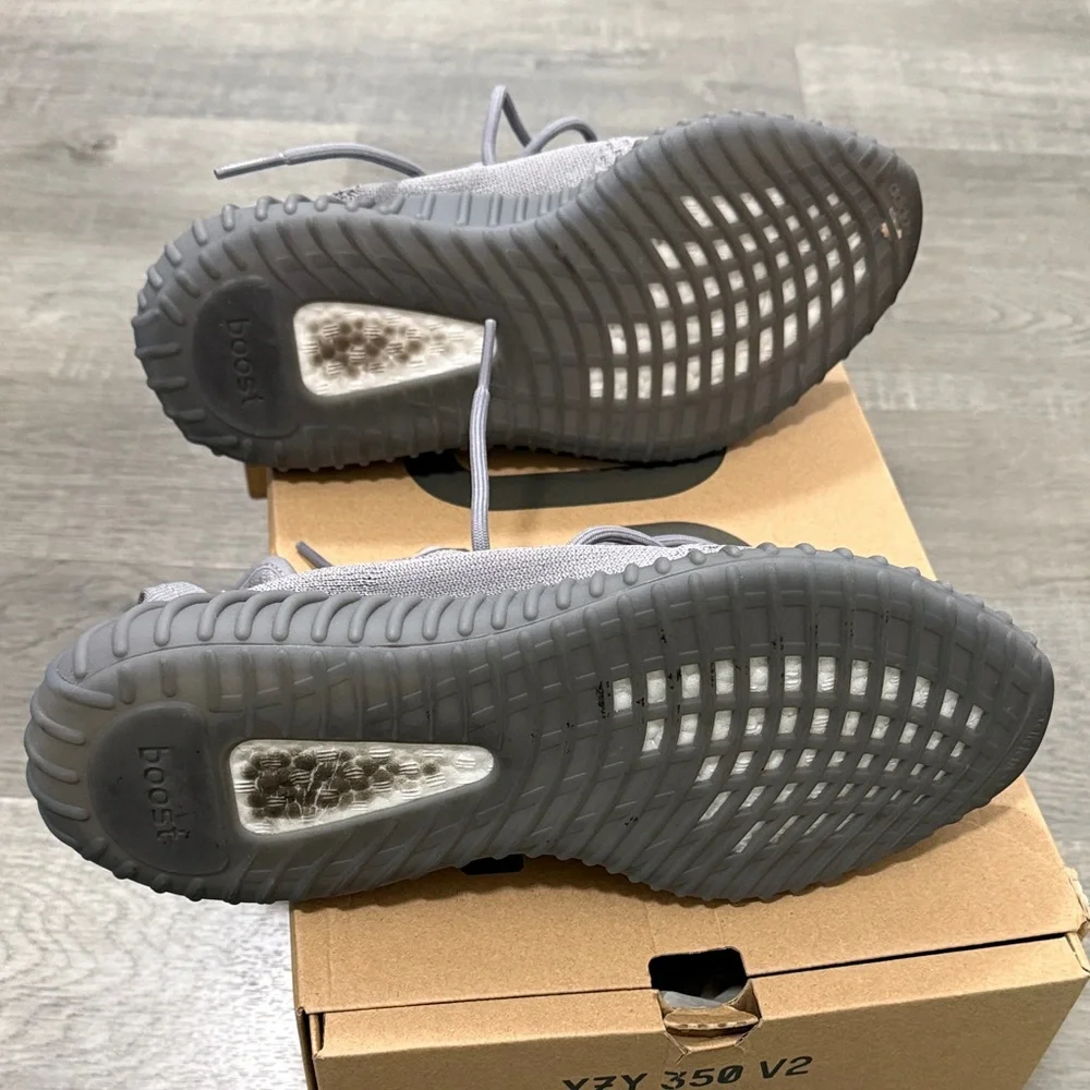Yeezy boost 350 Gray Sneakers - Picture 6 of 9